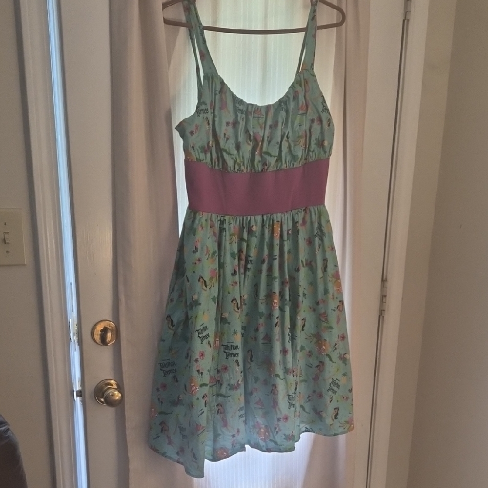 Disney D23 Exclusuve Tahitian Terrace Size XL. DRESS is Perfect